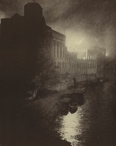 Zerstörung der mittelalterlichen Guildhall von York durch einen deutschen Luftangriff während des Baedecker Blitz im Zweiten Weltkrieg, April 1942 (s/w Foto) von English Photographer