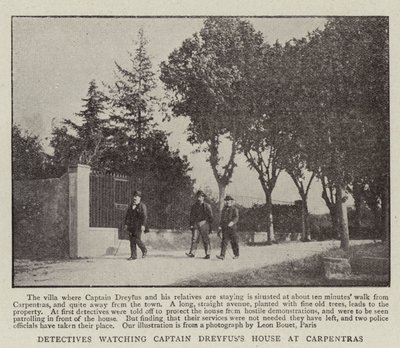 Detektive beobachten das Haus von Hauptmann Dreyfus in Carpentras von English Photographer