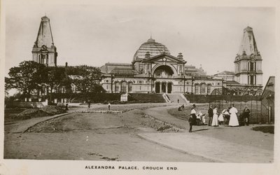 Gesamtansicht des Alexandra Palace von English Photographer