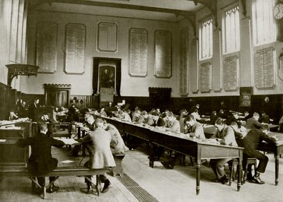 In einer großen öffentlichen Schule: Cheltenham von English Photographer