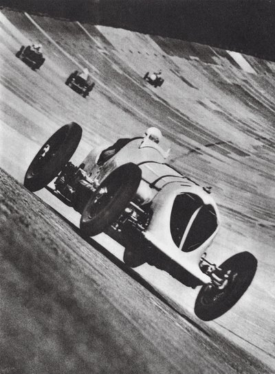 John Cobbs Napier-Railton Rennen in Brooklands von English Photographer