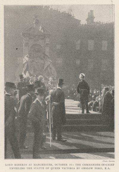 Lord Roberts in Manchester, 10. Oktober, der Oberbefehlshaber enthüllt die Statue von Königin Victoria von Onslow Ford, RA von English Photographer