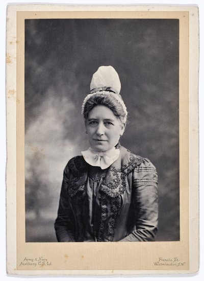 Miss L.M. Gordon, Oberschwester, St. Thomas Krankenhaus von English Photographer