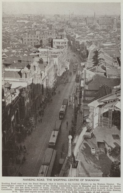 Nanking Road, das Einkaufszentrum von Shanghai von English Photographer