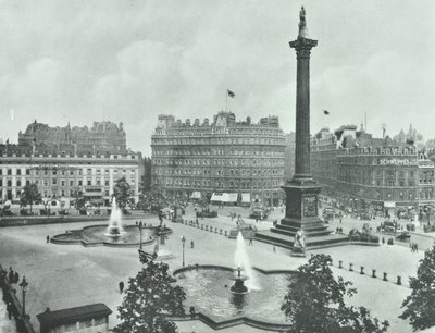 Nelsonsäule, Trafalgar Square, Westminster LB: Blick nach Südosten, 1895 von English Photographer
