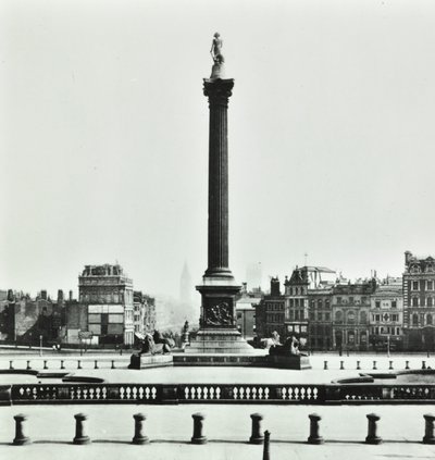Nelsonsäule, Trafalgar Square, Westminster LB: Blick nach Süden von der National Gallery, 1870 von English Photographer
