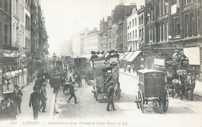 Oxford Street von Tottenham Court Road aus gesehen von English Photographer
