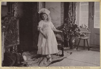Fotografie eines jungen Mädchens von English Photographer