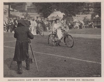 Fotografieren von Lady Emily Gladys Cherry, Preisträgerin für Dekoration von English Photographer