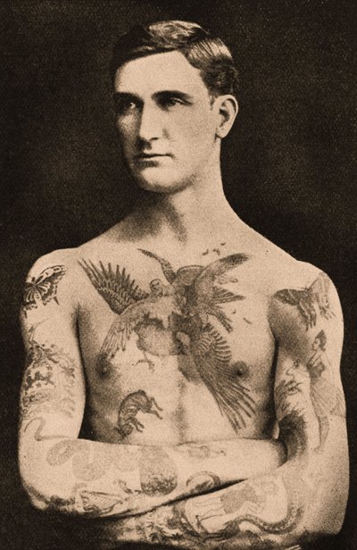 Porträt eines von Sutherland MacDonald tätowierten Mannes von English Photographer