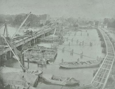 Putney Bridge: Graben des Fundaments für die neue Brücke, 1883 von English Photographer