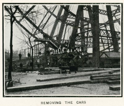 Abbau des Großen Rads in Earls Court, London; Abbau der Wagen; aus The Sphere, 13. April 1907 von English Photographer