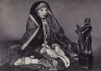 Rosita Forbes (Schwarz-Weiß-Foto) von English Photographer
