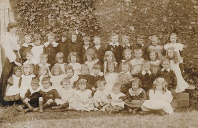 Schulkinder, Norfolk, frühes 20. Jahrhundert von English Photographer