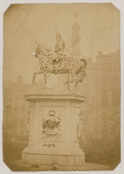 Statue von König George I, Leicester Square, London; Fotografie von 1866 von English Photographer
