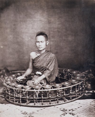 Thailändischer Musiker, um 1870 von English Photographer