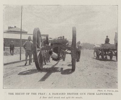 Die Last des Gefechts, eine beschädigte britische Kanone aus Ladysmith von English Photographer