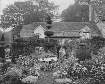 Das Cottage in der Nähe von Haddon Hall (s/w Foto) von English Photographer