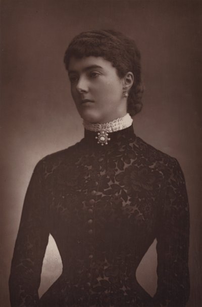 Die Gräfin von Dudley von English Photographer