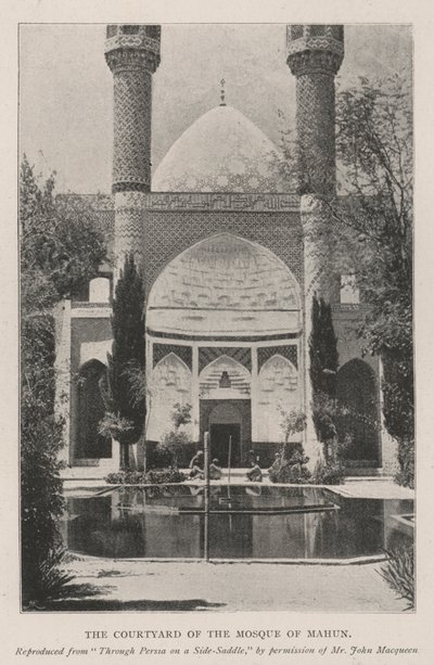 Der Innenhof der Moschee von Mahun von English Photographer