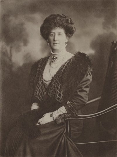 Die ehrenwerte Mrs. Eustace Fiennes von English Photographer