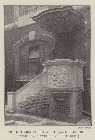 Die Freiluftkanzel an der St. James Kirche, Piccadilly, enthüllt am 5. Oktober von English Photographer