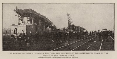Der Eisenbahnunfall am Clapham Junction, das Wrack des Bournemouth-Zuges auf der Lokomotive des Feltham-Zuges von English Photographer