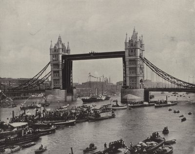 Die Tower Bridge, Blick nach Osten von English Photographer