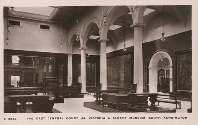 Das Victoria und Albert Museum, South Kensington, London von English Photographer
