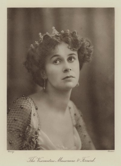 Die Viscountess Massereene und Ferrard (s/w Foto) von English Photographer