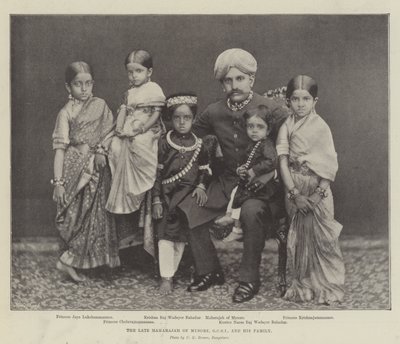 Der verstorbene Maharadscha von Mysore, GCSI, und seine Familie von English Photographer