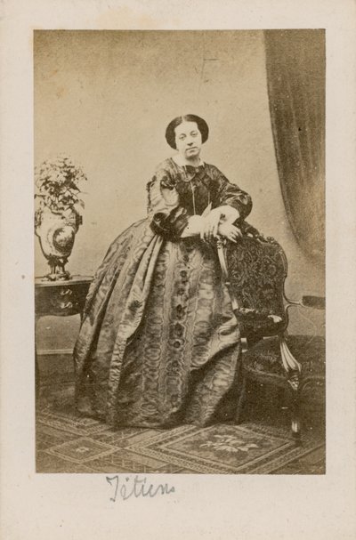 Theresa Titiens, Sängerin von English Photographer