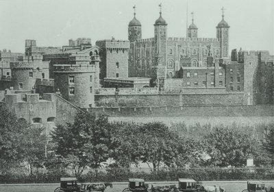 Tower Hill: Blick auf den Tower of London, 1895 von English Photographer