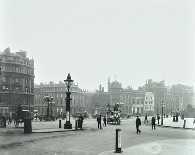 Trafalgar Square, Westminster LB: Trafalgar Square Blick nach Osten zu Charing Cross, 1896 von English Photographer