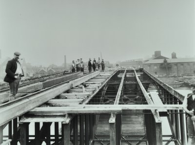 Vauxhall Bridge: Abriss, 1898 von English Photographer