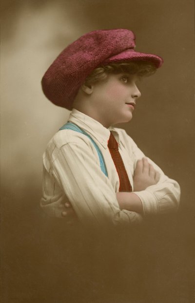 Junges Mädchen mit Mütze von English Photographer