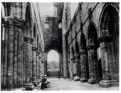 Besucher der Kirkstall Abbey von English Photographer English Photographer
