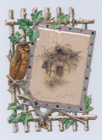 Viktorianische Weihnachtskarte in Form einer Eule neben einem Gemälde eines Hauses auf einem Gitter, ca. 1880 von English School