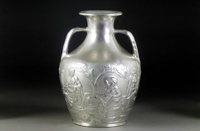 Eine viktorianische Silberreplik der Portland-Vase, 1844 von English School