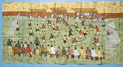 Afrikanisches Batik, das ein Fußballspiel mit Zuschauern auf den Tribünen darstellt von English School