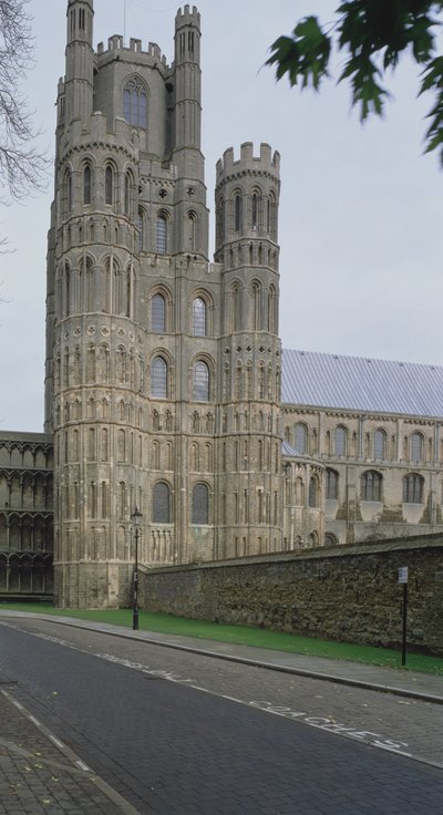 Oktagon-Turm, von Süden, erbaut 1322 von English School