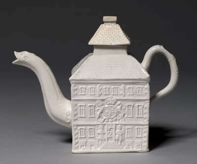 Teekanne, hergestellt in der Staffordshire Fabrik, Großbritannien, modelliert von Aaron Wood von English School