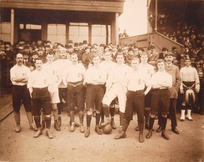 Das englische Team, das am 2. April 1892 in Glasgow gegen Schottland spielte von English School