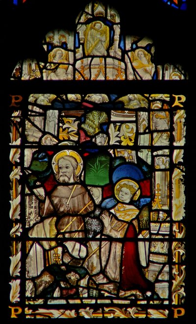 Das Ostfenster, das den heiligen Franziskus zeigt, wie er die Stigmata empfängt; Engelmusiker im Baldachin von English School