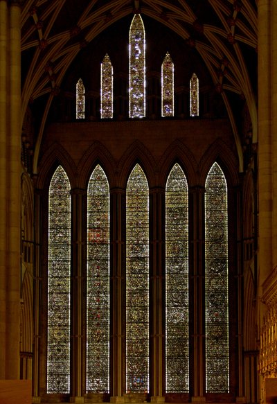 Fenster Fünf-Schwestern, Darstellung von Grisaille von English School