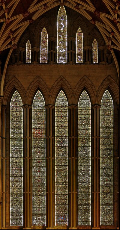 Fenster Fünf-Schwestern, Grisaille darstellend von English School