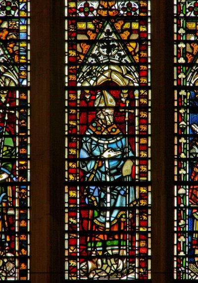 Fenster Ww, einen Erzbischof darstellend von English School