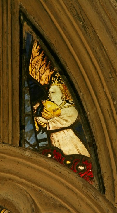 Fenster n1 mit Darstellung eines musizierenden Engels mit Dudelsack von English School