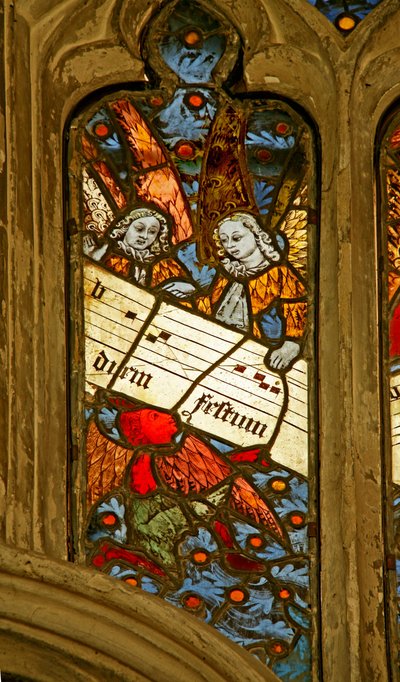 Fenster n2 mit Darstellung des Engelschors mit Noten von English School
