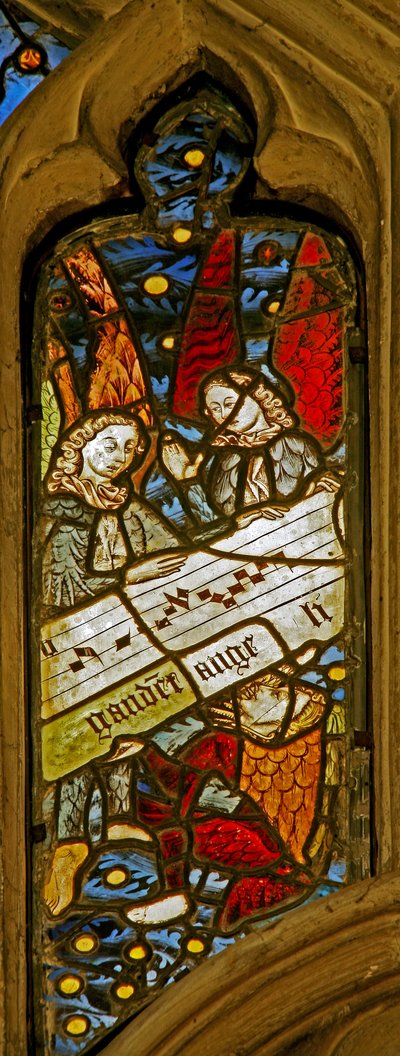 Fenster n2 mit Darstellung des Engelschors mit Noten von English School